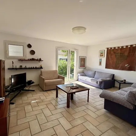 Charming House With Balcony And Garden 昂蒂布