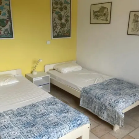 Charming House With Balcony And Garden بيت للعطل *