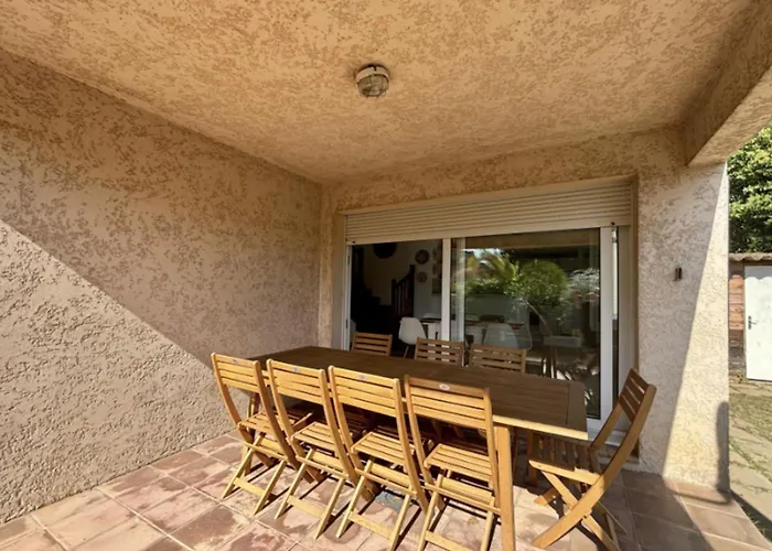 Charming House With Balcony And Garden * أنتيب